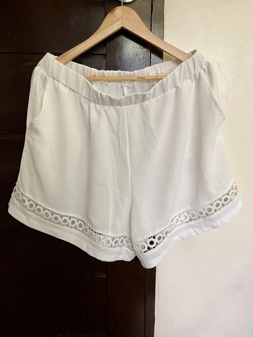 Plus Size White Top and Shorts Terno Coords (Category: Sets or Coordinates) located in Quezon City. Submitted by prelauved_91 (Listing ID 1450324450, Image 2). Description: Never used as wrong size ordered Very presko and ideal for beach outfits.