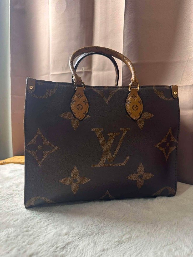 Preloved OTG (Category: Luxury Bags & Wallets) located in Butuan. Submitted by leah_31.1994 (Listing ID 1450484611, Image 2). Description: like new condition.