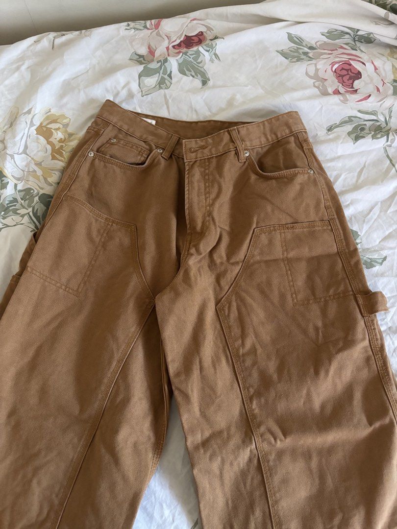 Pull & Bear Brown Carpenter Pants (Category: Jeans) located in Quezon City. Submitted by jenos (Listing ID 1450379691, Image 1). Description: - Brand: Pull & Bear - Color: Brown - Fit: Wide leg - Features: Front pockets, back pockets, side utility loop - Origin: Made in Bangladesh - Size: EUR 40 / USA 8 / MEX 30 Durable workwear pants, heavy denim.