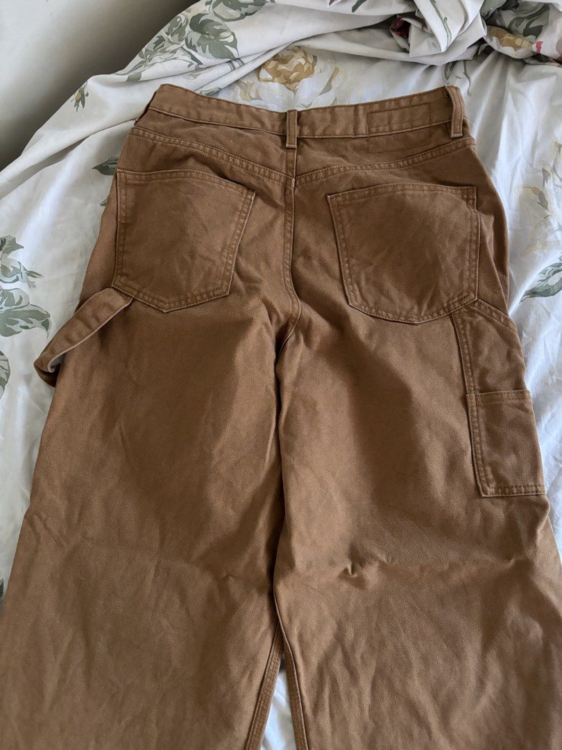 Pull & Bear Brown Carpenter Pants (Category: Jeans) located in Quezon City. Submitted by jenos (Listing ID 1450379691, Image 3). Description: - Brand: Pull & Bear - Color: Brown - Fit: Wide leg - Features: Front pockets, back pockets, side utility loop - Origin: Made in Bangladesh - Size: EUR 40 / USA 8 / MEX 30 Durable workwear pants, heavy denim.