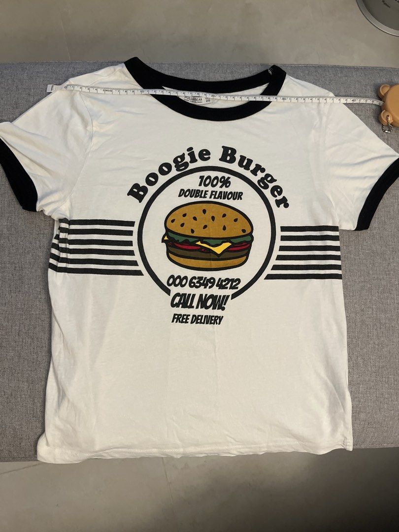 Pull & Bear tee （分類：其他上衣）位於 Hong Kong。 由 butterpete 提交（商品編號 1450500937，圖片 1）。簡介： 肩 36cm 長 53 cm。