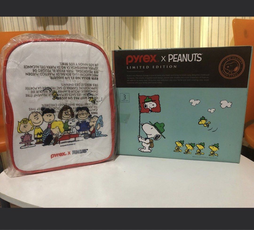 Pyrex xPeanuts Lunch Bag-Limited Edtion (Category: Other Babies Going Out Needs) located in Calapan. Submitted by shakalak2 (Listing ID 1450413356, Image 1). Description: H-11/L 9 W 2.5.