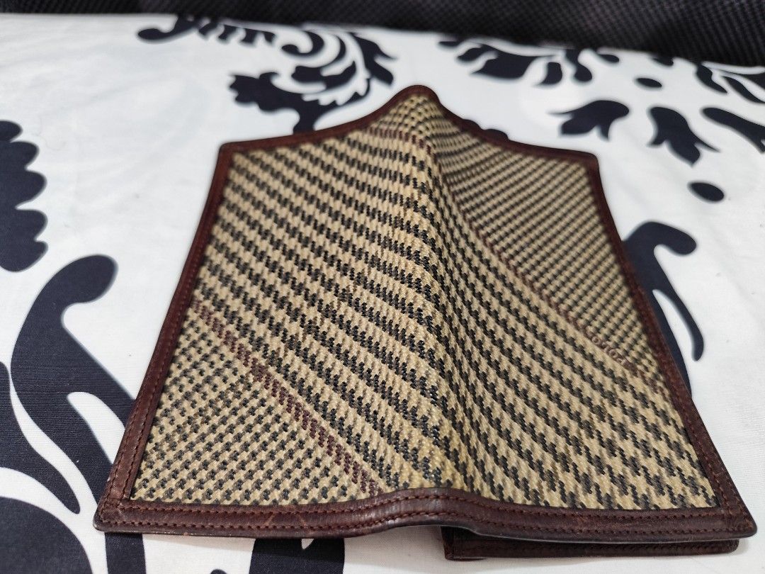 Ralph Lauren bi fold long wallet (Category: Luxury Bags & Wallets) located in Santa Rosa. Submitted by ahroncatpad (Listing ID 1450415099, Image 3). Description: Ralph Lauren bi fold ling wallet brown houndstooth canvas with leather trimming 5 card slot working zipper no bakbak leather conditioner needed.