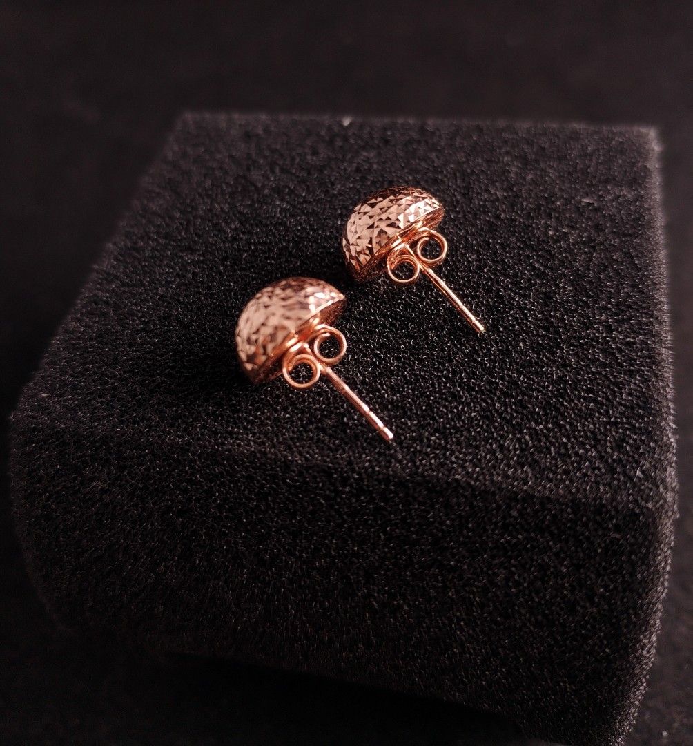 Real HK 18k rose gold earrings (Category: Earrings) located in San Juan City. Submitted by exclusivelyours (Listing ID 1450474561, Image 3). Description: Real hongkong 18k rose gold earrings Sold per pair - not per gram.