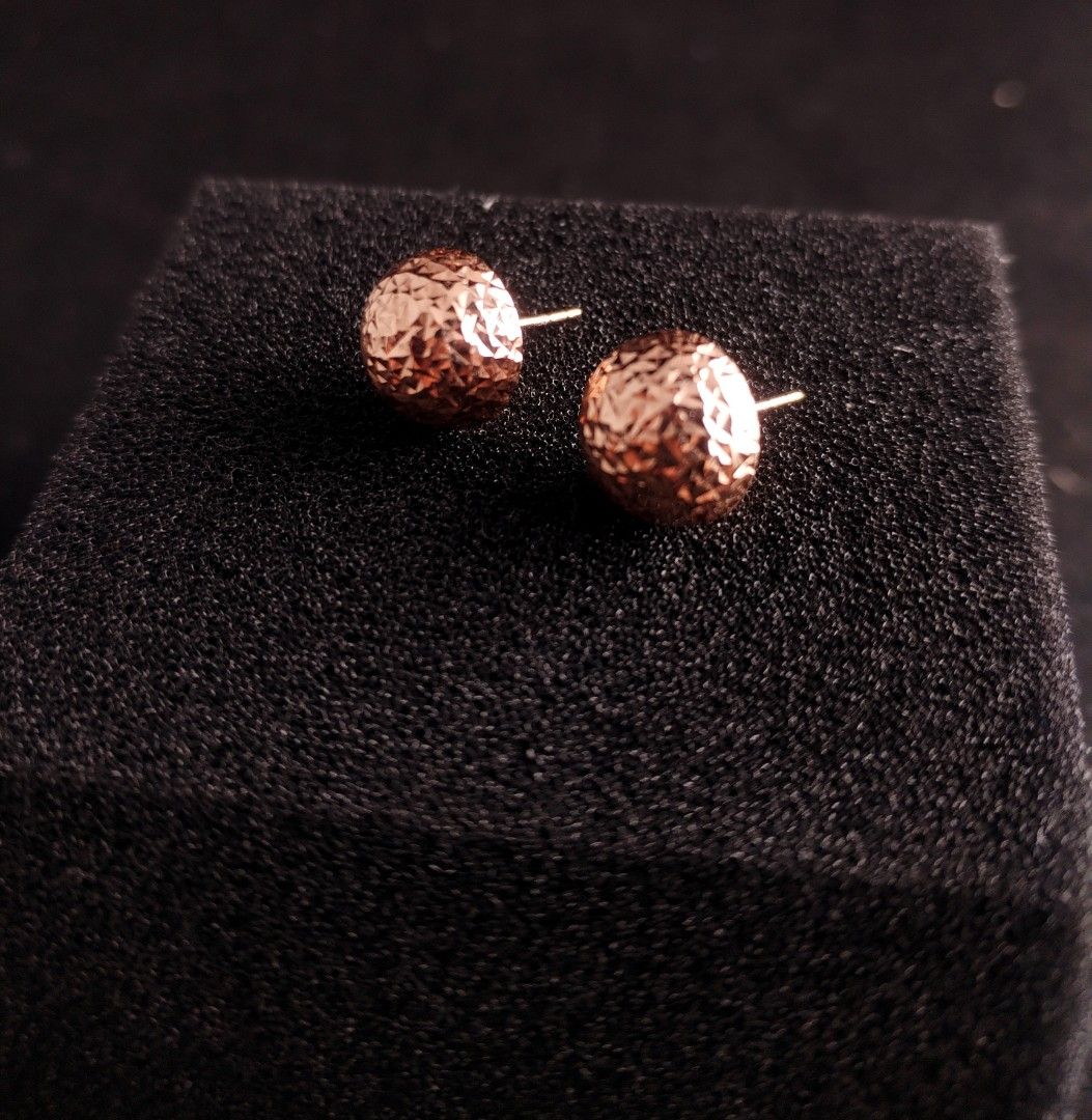 Real HK 18k rose gold earrings (Category: Earrings) located in San Juan City. Submitted by exclusivelyours (Listing ID 1450474561, Image 2). Description: Real hongkong 18k rose gold earrings Sold per pair - not per gram.