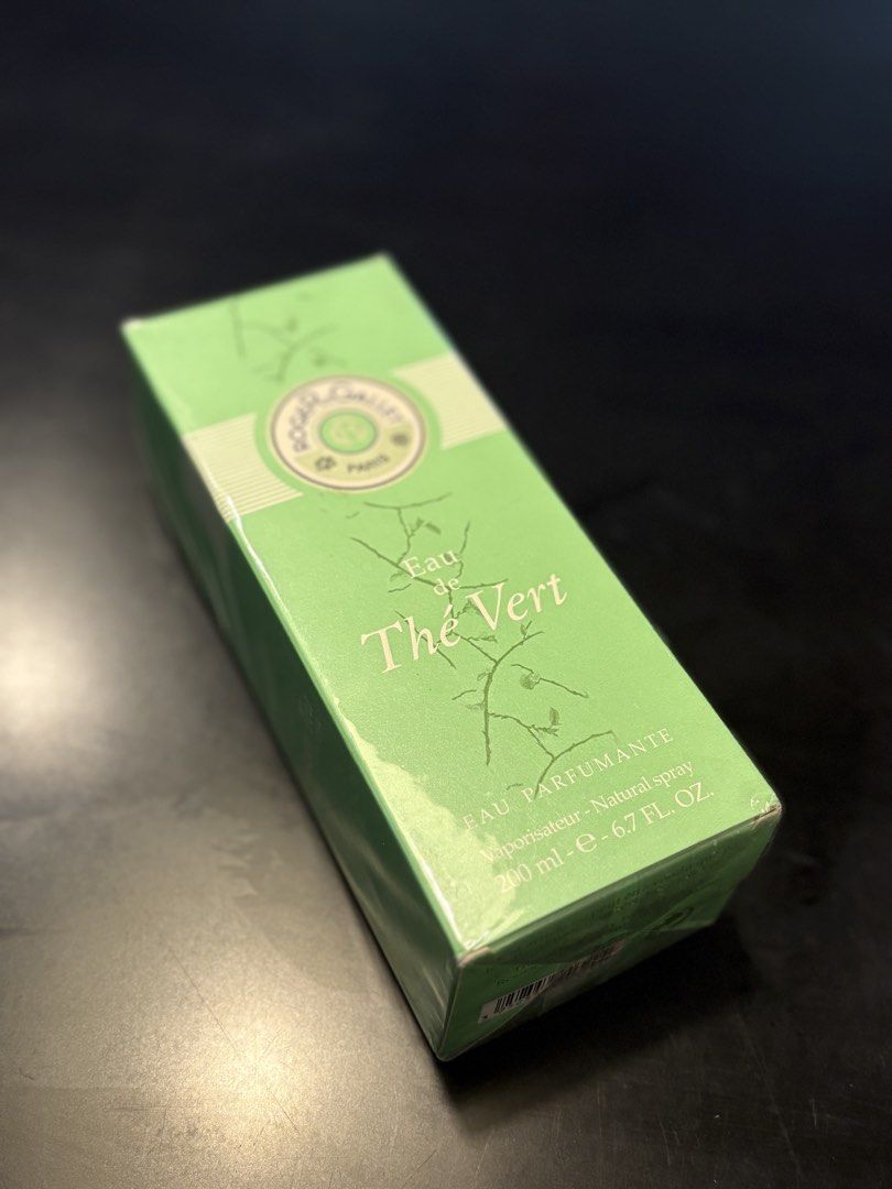 Roger & Gallet Eau de Thé Vert Fragrant Water 200ml (Category: Fragrance & Deodorants) located in Quezon City. Submitted by se2ndlookph (Listing ID 1450342752, Image 2). Description: Roger & Gallet Eau de Thé Vert (Green Tea) – 200ml (FACTORY SEALED) * Condition: 100% Brand New / Factory Sealed * Size: 200 ml / 6.7 Fl. Oz. * Concentration: Eau Parfumante / Natural Spray * Origin: Made in France * Scent Profile: Crisp, premium green tea with refre