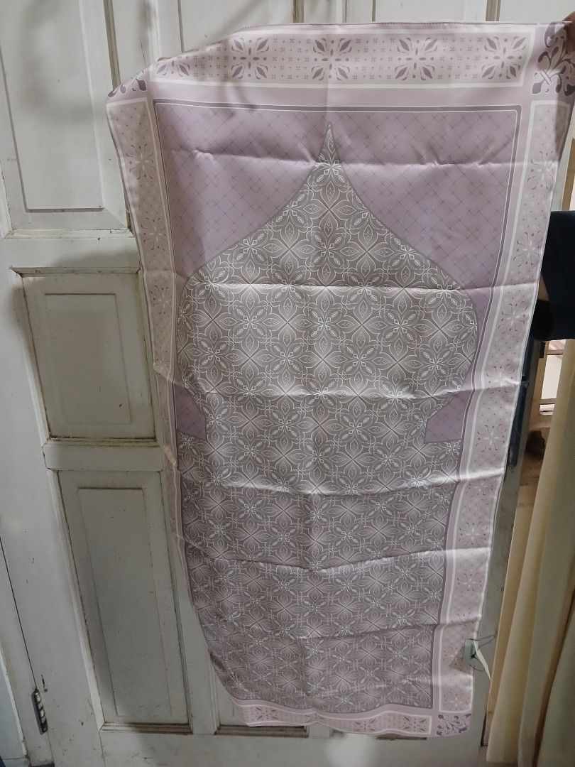 Sajadah untuk travel.. cantik , bahan halus, pink (Kategori: Busana Muslim - Lainnya) berada di Jakarta Selatan. Dikirim oleh preloved_and_new_by_hilda (ID iklan 1450498766, Gambar 1). Deskripsi: Sajadah untuk travel.. cantik , bahan halus, pink.