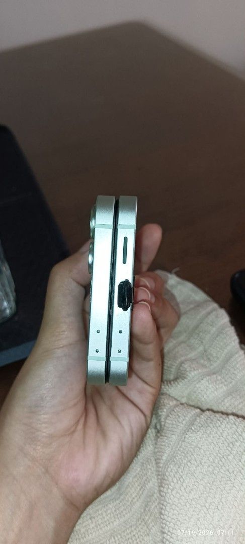 Samsung Galaxy Flip 6 512GB (Category: iPhone 7 Series) located in Manila. Submitted by preownedddd (Listing ID 1450526358, Image 3). Description: ● No box - Lost (but there's proof online via samsung receipt) ● 1 charger wire only Type c to Type c wire. ● Bought at the lrice of 59, 291.