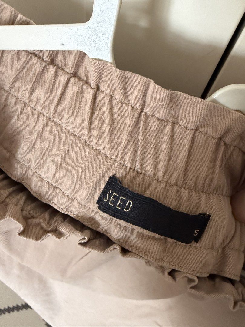SEED Cargo Skirt - Beige (Category: Skirts) located in Kajang. Submitted by miszrahim (Listing ID 1450326543, Image 2). Description: Excellent condition Size: S - SEED brand skirt - Beige colour - Elasticated waistband with drawstring - Two side pockets with button closure - Cargo style - Ideal for casual wear.