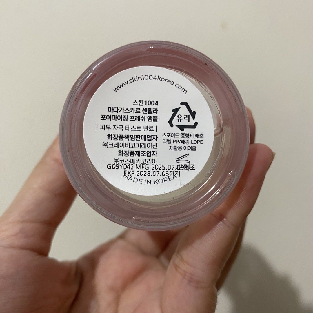 Serum SKIN1004 Madagascar Centella Poremizing Ampoule 100ml (Kategori: Kulit, Sabun & Tubuh) berada di Bogor. Dikirim oleh enamel.id (ID iklan 1450523763, Gambar 2). Deskripsi: Alasan jual : Tidak cocok Exp Date. : 08/07/2028 Sisa isi : 70% Beli di : OREN OS SKIN1004 Ukuran : 100 ml Keterangan : ✅ ORIGINAL 100% ✅ FIRST HAND ❌ BOX TIDAK ADA, DIGANTI BOX LAIN ————————————————————— Note: 📌 Bisa via Oren. 📌 Ongkir & admin ditanggung pembeli. 📌 No 