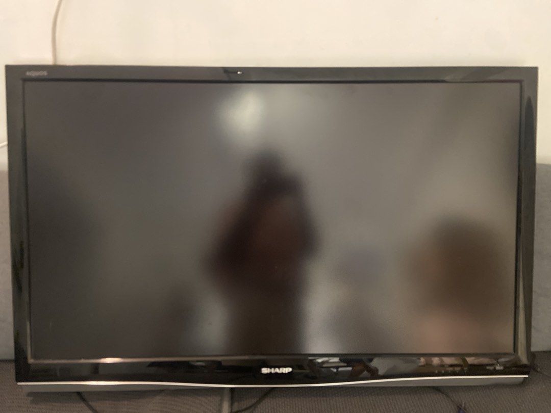Sharp TV （分類：電視）位於 Hong Kong。 由 8d4bxc84gc 提交（商品編號 1450414962，圖片 1）。簡介： Sharp TV 90% new Slightly used with good conditions Wall mount included Causeway bay for picking up 。