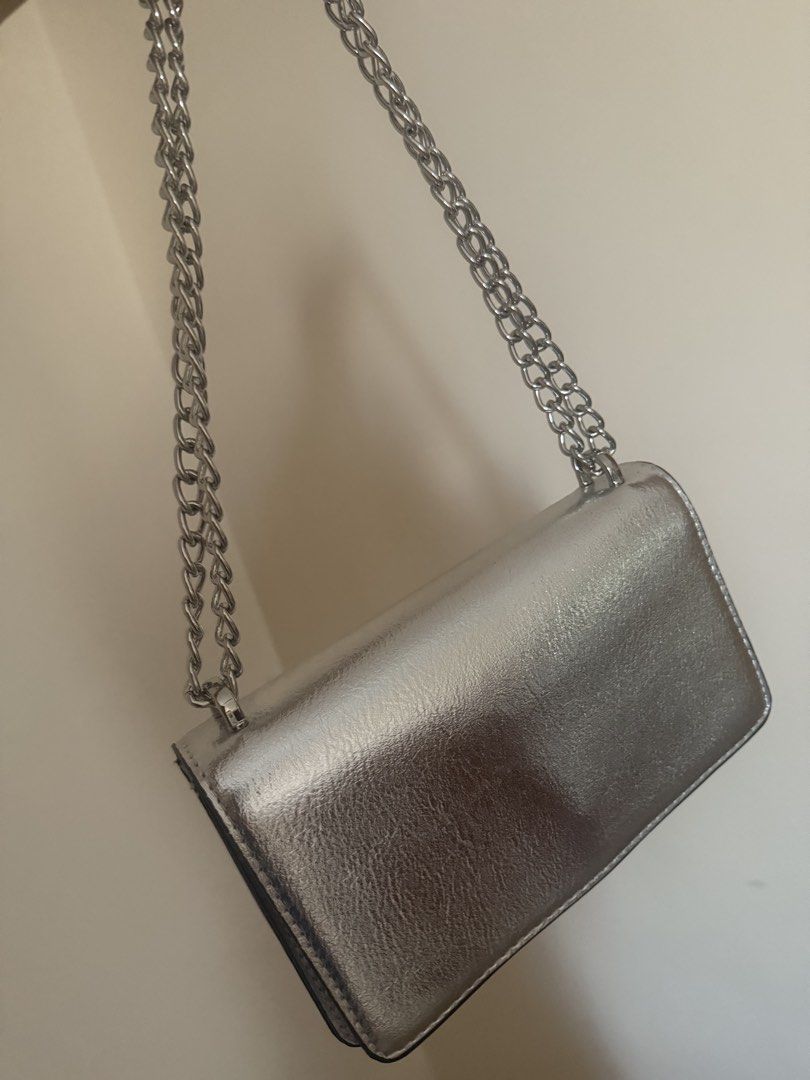 Shein Silver Bag (Category: Shoulder Bags) located in Quezon City. Submitted by declutterwithiya (Listing ID 1450385874, Image 2). Description: .