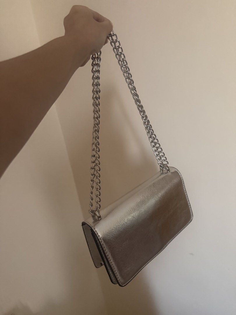 Shein Silver Bag (Category: Shoulder Bags) located in Quezon City. Submitted by declutterwithiya (Listing ID 1450385874, Image 1). Description: .