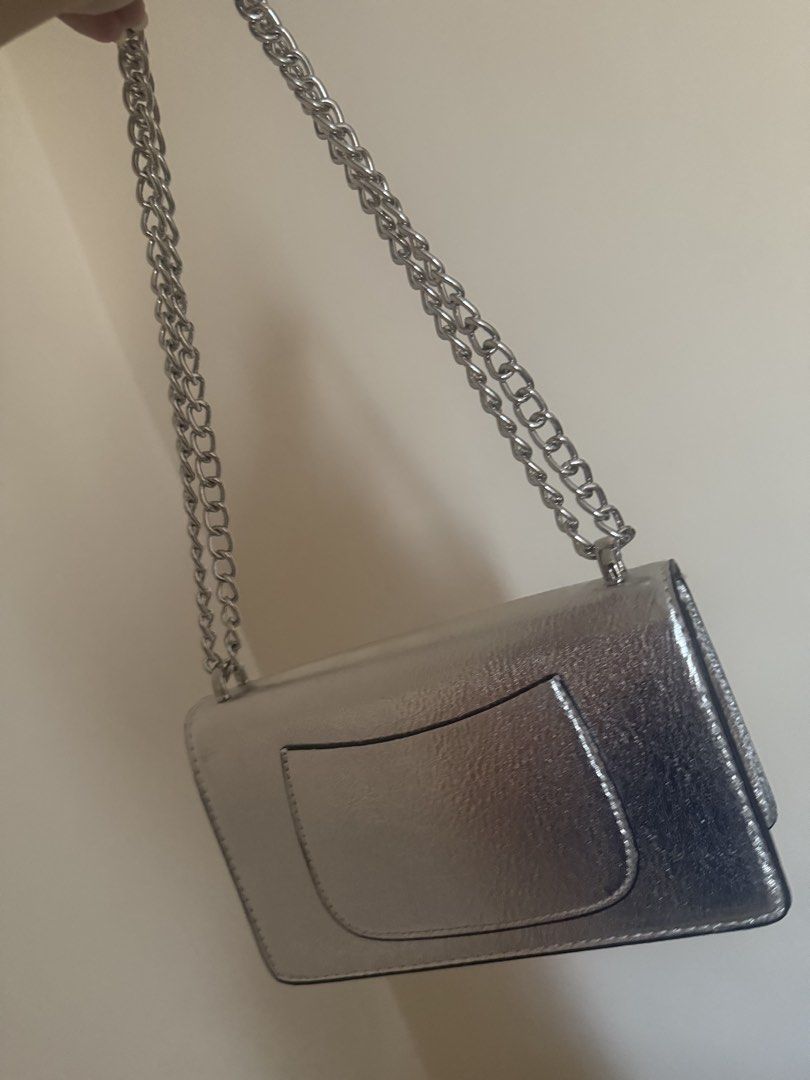 Shein Silver Bag (Category: Shoulder Bags) located in Quezon City. Submitted by declutterwithiya (Listing ID 1450385874, Image 3). Description: .