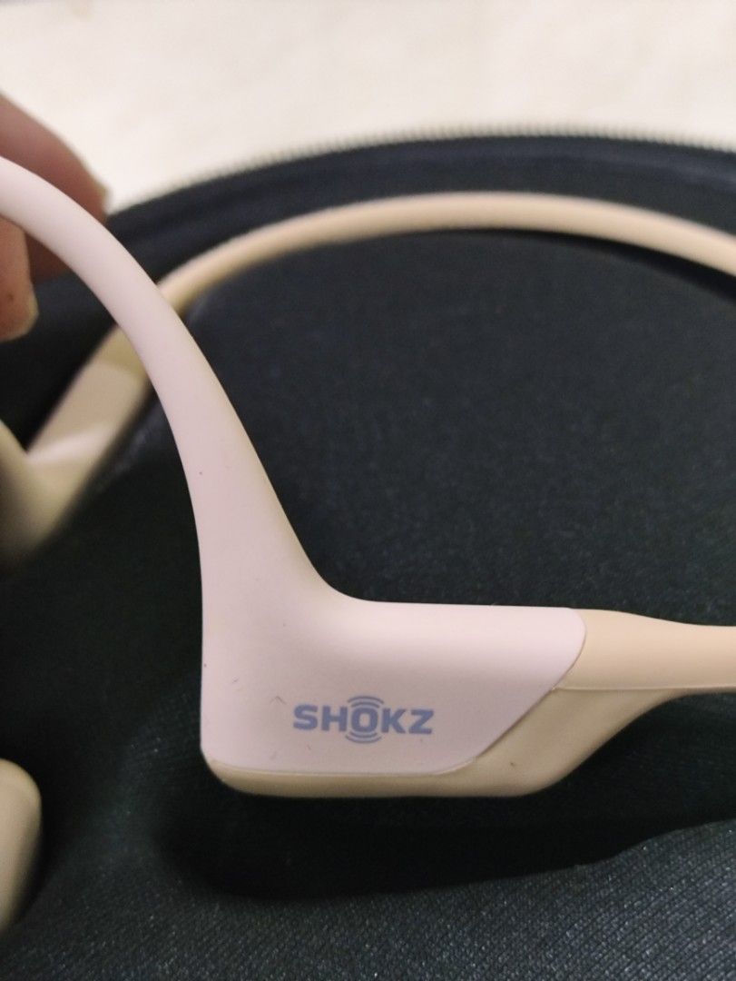 Shokz (Category: Headphones & Headsets) located in Kulai. Submitted by alanyeoh83 (Listing ID 1450493771, Image 3). Description: authentic shokz openrun pro mini.