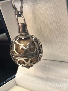 (Category: ) located in . Submitted by frogandjam.collectibles (Listing ID 1450393089, Image 1). Description: .
