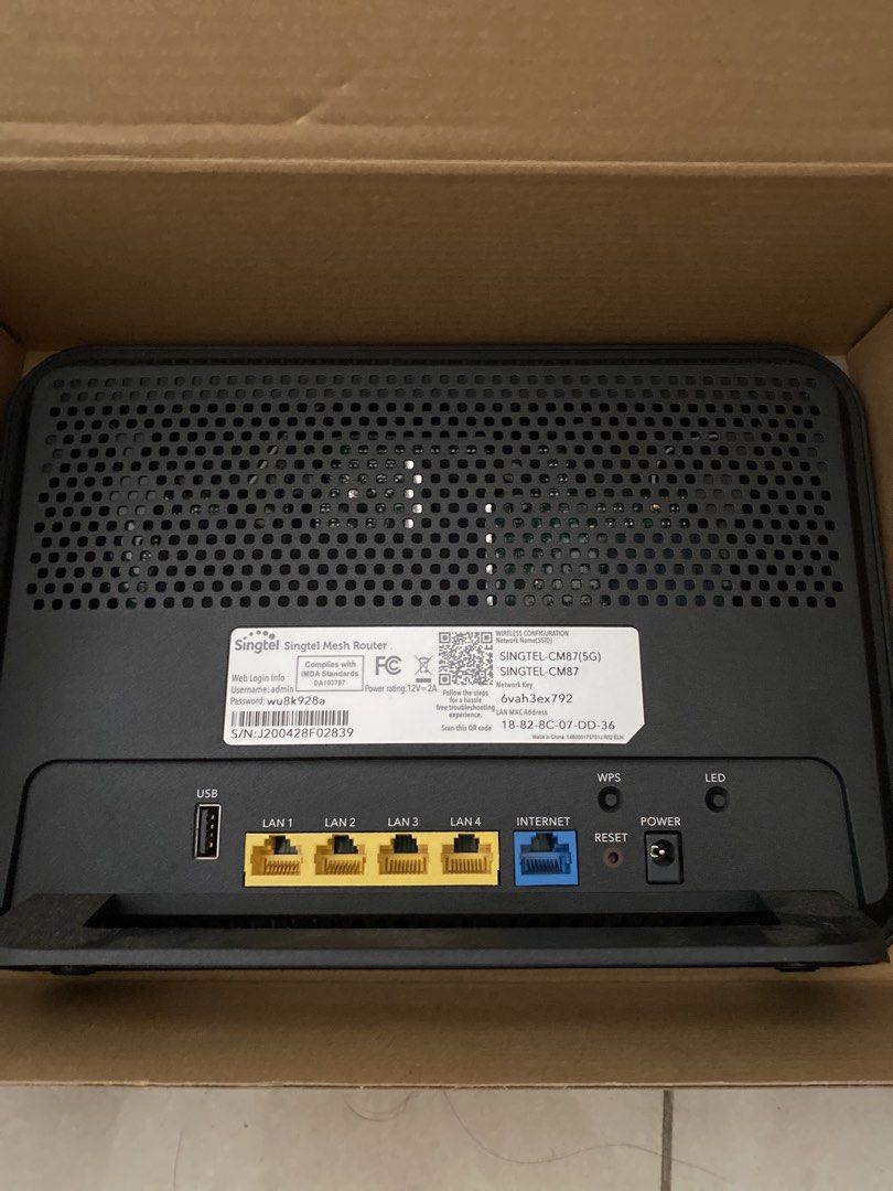 Singtel Optical  Router and Mesh router