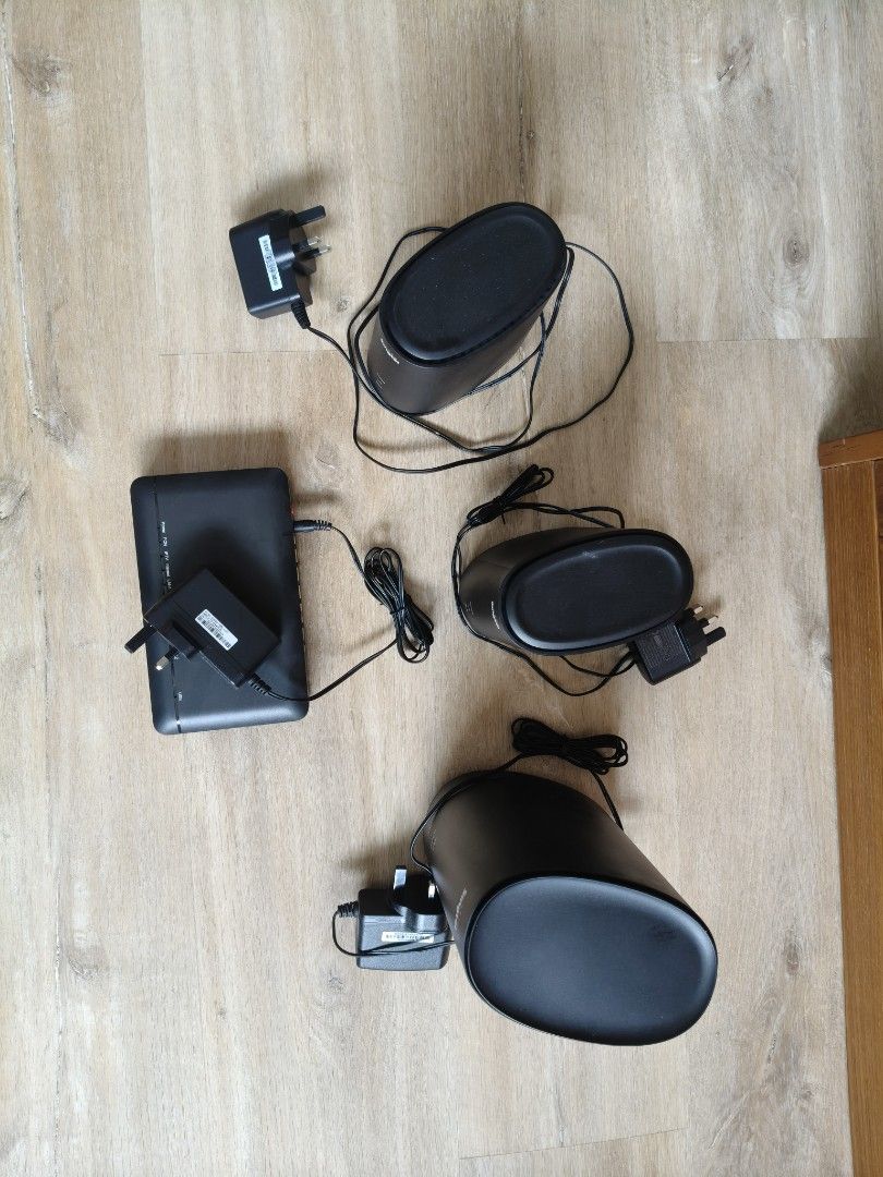 Singtel WiFi Extenders and Modem with Power Adapters512723028342876161