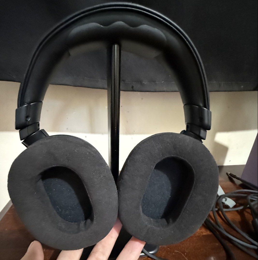 Sony Headphones MDR-MV1 (Category: Headphones & Headsets) located in Manila. Submitted by trins8 (Listing ID 1450434131, Image 3). Description: Bought 2 years ago from Sony Megamall, seldom used. Lady-owned. Hygiene: Never worn while sweating; earpads are completely clean. :) Comes with the original detachable cable and plug adapter to 3.5mm. I’ll check if I still have the box. box. ***Update 7/19: Found a little peeling on the lip of the pleathe