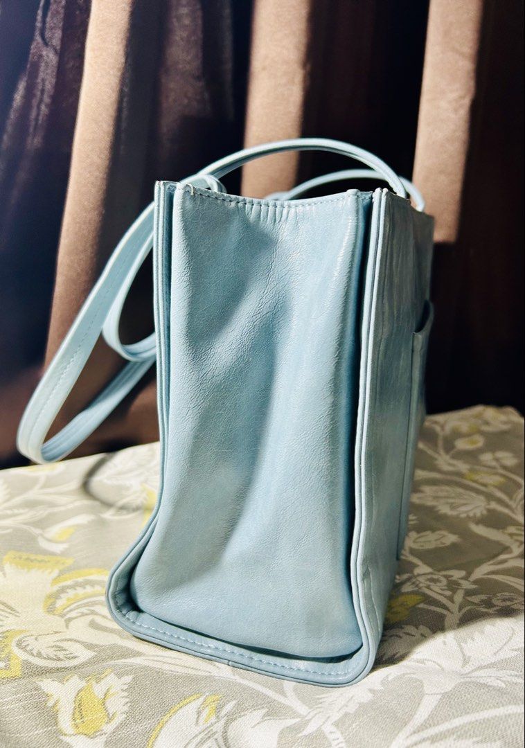 STAND OIL DENIM BLUE BAG (Category: Shoulder Bags) located in Pasay City. Submitted by poshdecluttering (Listing ID 1450384054, Image 3). Description: OBLONG BAG’ – A Classic Rectangular Bag with Double Magnetic Closure for Versatile Styling - Crinkle faux patent with wrinkles and gloss - Double magnetic closure for 2-way styling: Slim, Wide - Practical size that accommodates laptops and tablets (fits up to 15” MacBook) - Pocket Details: 1 large 