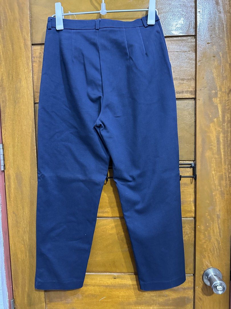 Stradivarius Navy Blue Pleated Trousers (Category: Other Bottoms) located in Manila. Submitted by arianev (Listing ID 1450494349, Image 2). Description: - Navy blue Stradivarius trousers -size 36.