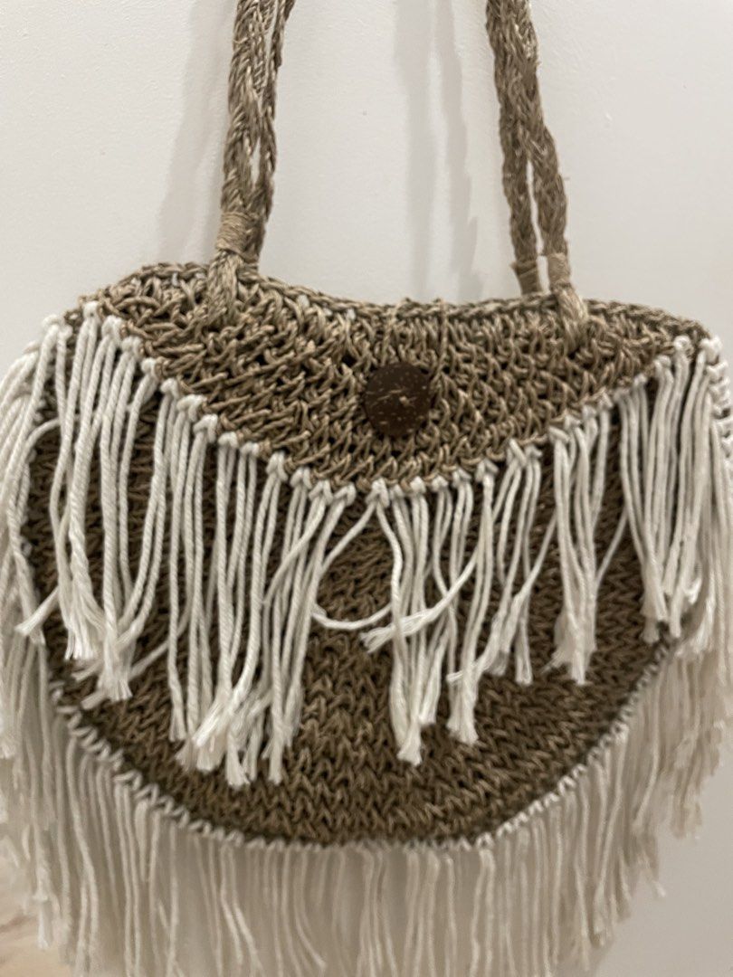 Straw bag (Category: Announcements) located in Las Pinas. Submitted by silvader (Listing ID 1450321163, Image 2). Description: Brand new Purchased from Bali .