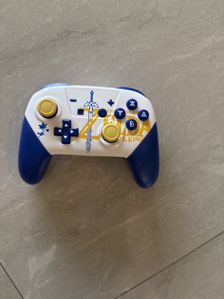 Switch controller (Category: Controllers) located in Singapore. Submitted by owen_huang68 (Listing ID 1450324478, Image 1). Description: .