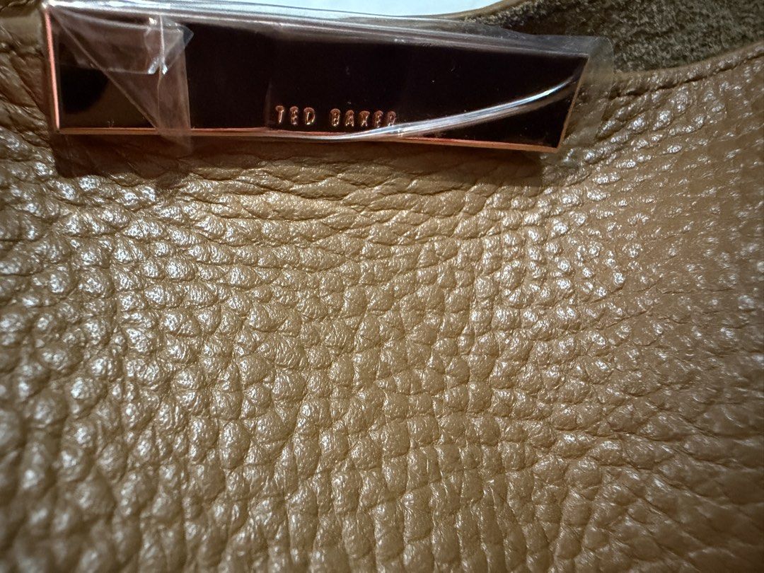 Ted Baker London Pebbled Leather Shoulder Bag (Category: Luxury Bags & Wallets) located in Paranaque City. Submitted by riannep (Listing ID 1450323766, Image 3). Description: - Brand: Ted Baker London - Material: Brown pebbled leather - Hardware: Rose gold details - Interior: Multiple compartments - Features: Detachable strap - Ideal for: Everyday use.