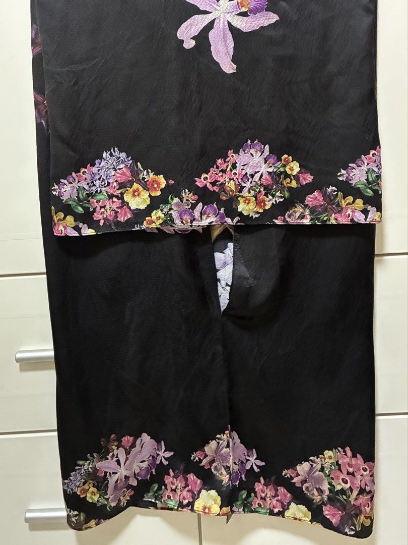 Ted baker scarf （分類：絲巾）位於 Hong Kong。 由 francf60200791 提交（商品編號 1450462862，圖片 2）。簡介： 。