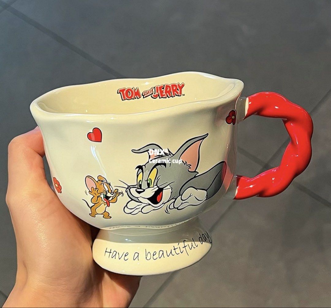 Tom and Jerry official cup512819721090508801