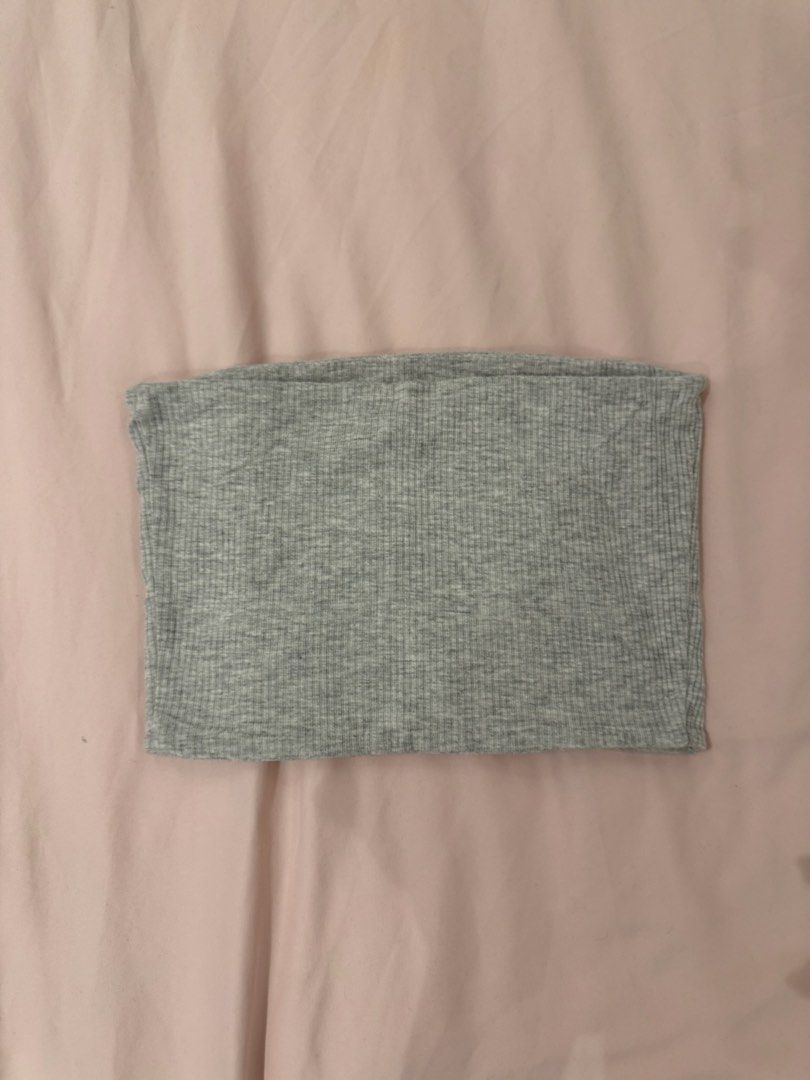 Topshop gray tube top (Category: Sleeveless) located in Muntinlupa City. Submitted by _s0phia (Listing ID 1450495100, Image 3). Description: Topshop gray tube top.