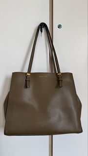 (Kategori: ) berada di . Dikirim oleh wearbysash (ID iklan 1450397865, Gambar 1). Deskripsi: .