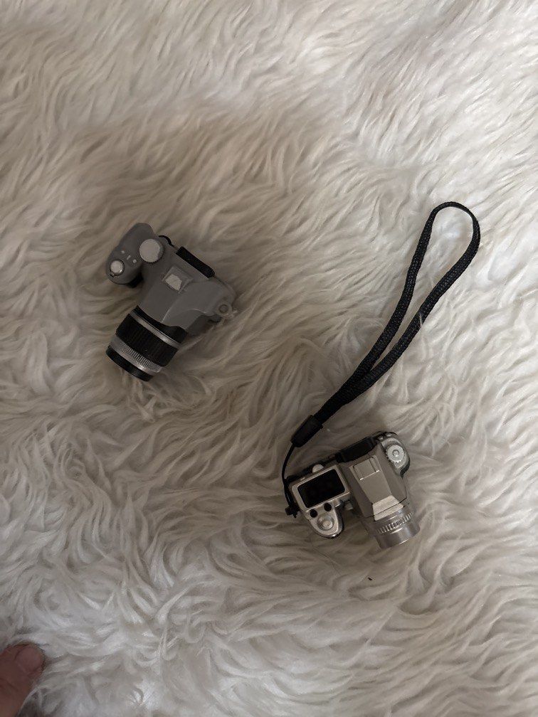Toy camera set (Category: Cameras) located in Manila. Submitted by vintageaccessories (Listing ID 1450389545, Image 3). Description: .