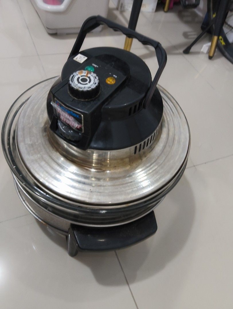 Turbo Broiler Oven Imarflex (Category: Ovens & Toasters) located in Caloocan City. Submitted by goldenstone.de9f00 (Listing ID 1450473370, Image 3). Description: - Turbo Broiler Oven - Glass bowl with stainless steel rim - Black lid with controls and handle - Works well, perfect for roasting, -baking, and more - Easy to clean - Some signs of use on metal parts -11 liters .