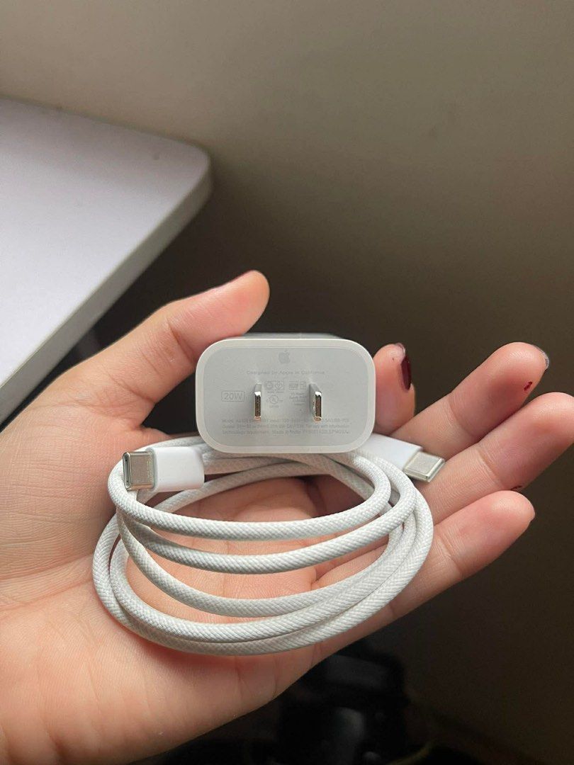 Type C original apple charger (Category: Chargers & Cables) located in Quezon City. Submitted by pnkjnflqza_ (Listing ID 1450365971, Image 2). Description: .