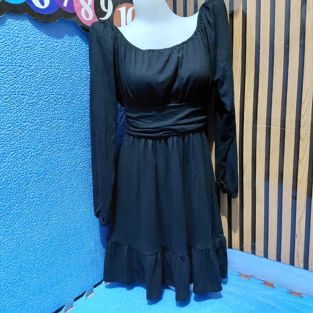US brand Off Shoulder Dress (Category: Dresses) located in Manila. Submitted by pandinity (Listing ID 1450371316, Image 1). Description: W - 23-32in L - 31in US brand smock sa likod stretchable off shoulder dress.