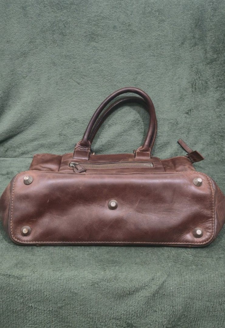 Vintage Chloe 2003 Betty Bag (Category: Luxury Bags & Wallets) located in Bacoor. Submitted by deux_trading_corporation (Listing ID 1450505839, Image 3). Description: Under 45k on 2ndhand market. condition: Rank AB - has normal signs of wear but no damage whatsoever. needs bags spa. superb leather payment first. you can always ask for discount/tawad but no to sobrang barat. no reservation. always check all the photos. some photo/s indicate the fl