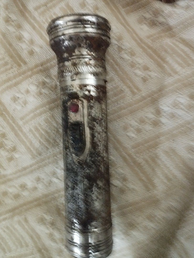 VINTAGE FLASHLIGHT 1970S ERA (Category: Lighting) located in Mandaluyong City. Submitted by LEATHERFACE (Listing ID 1450427267, Image 1). Description: PRICE IS 300.