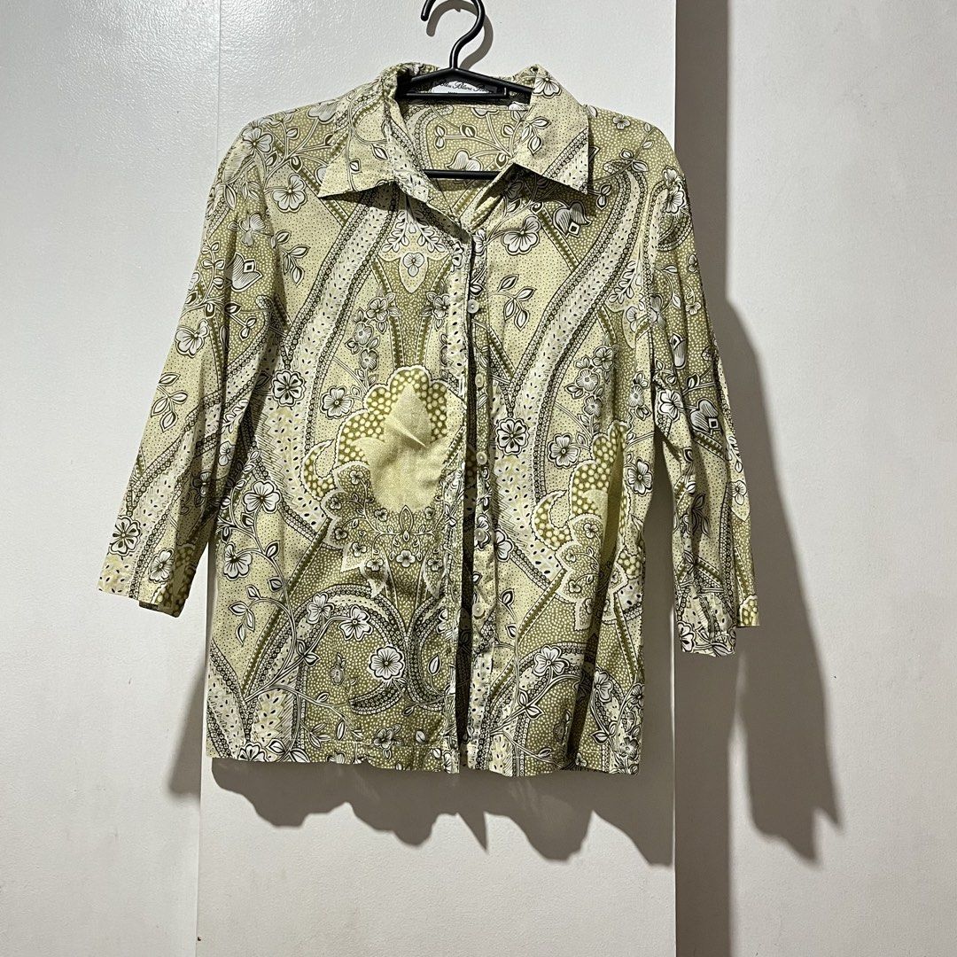 vintage retro polo (Category: Blouses) located in Navotas City. Submitted by elslimft (Listing ID 1450489517, Image 1). Description: .