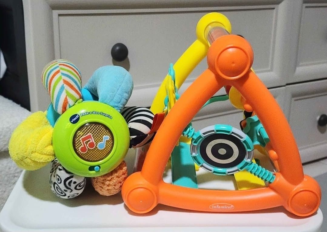VTech & Infantino Activity Toy for Babies (Category: Infant Playtime) located in Pasig City. Submitted by prelovedbymsdie (Listing ID 1450409769, Image 1). Description: Letting go of these in good condition toys. Perfect for curious infants who loves to engage in with their senses. These toys helps to develop your baby's hand-eye coordination skills. VTech Peek-a-boo (Battery operated) https://www.toykingdom.com.ph/products/vtech-baby-peek-a-boo-