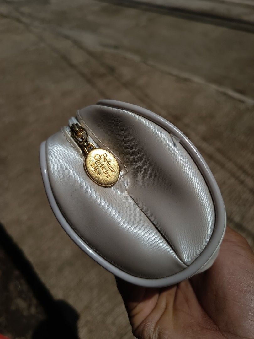 Vtg PARFUMS CHRISTIAN DIOR (Category: Luxury Bags & Wallets) located in Valencia. Submitted by thriftpingniever (Listing ID 1450337427, Image 2). Description: PARFUMS CHRISTIAN DIOR Coin purse.