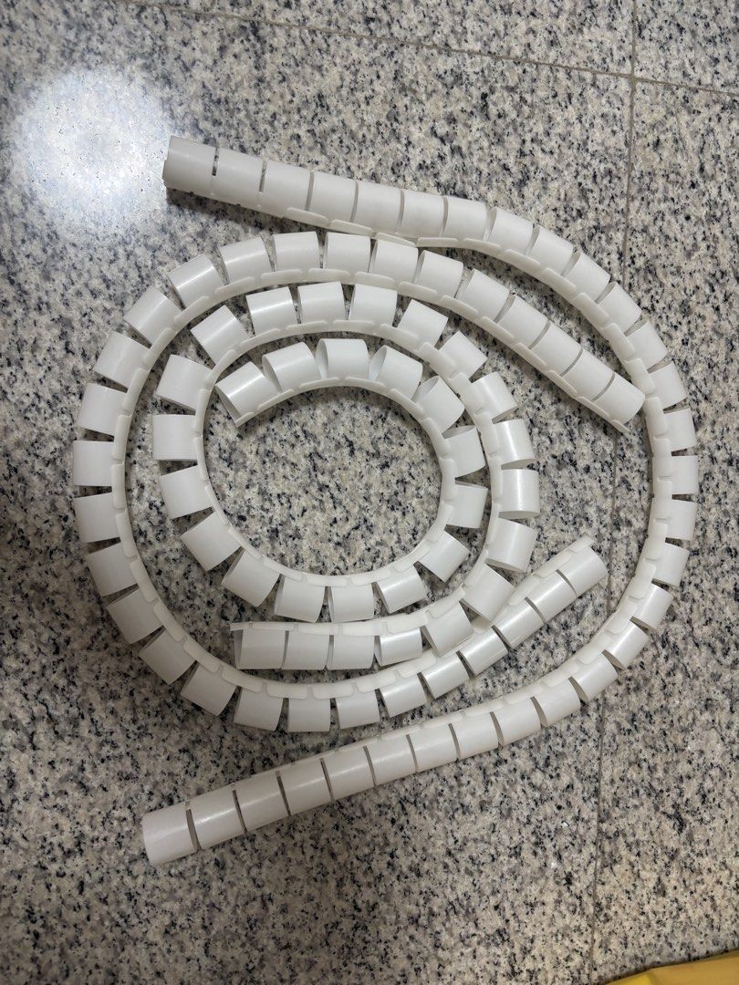 White Spiral Cable Management Sleeve for Organizing Wires