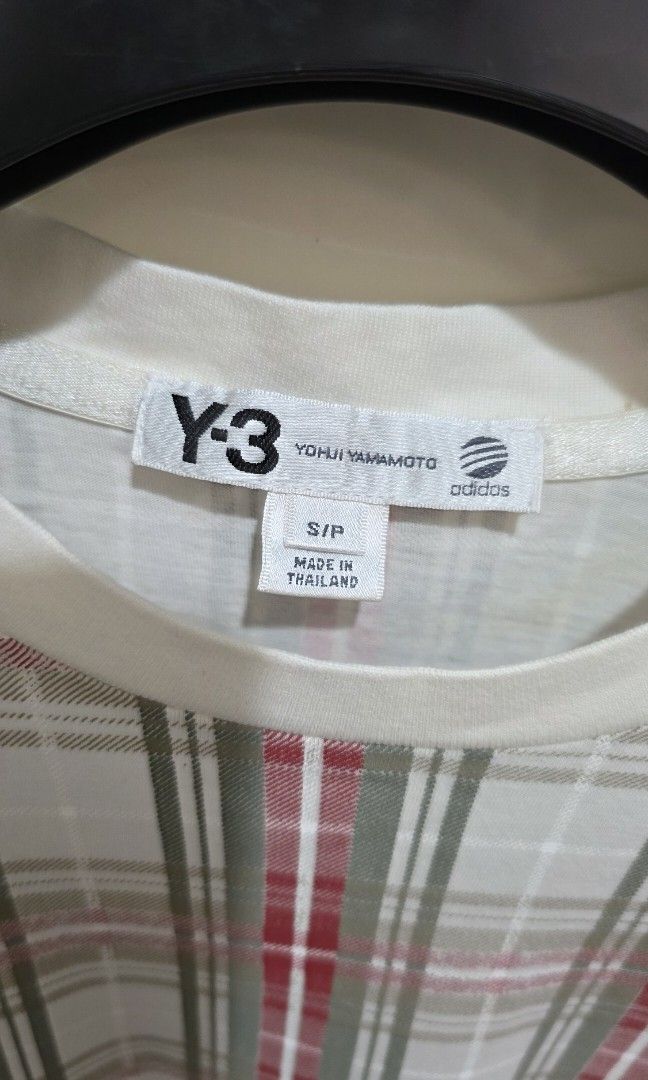 Y3 x adidas tee （分類：T-shirt、恤衫、有領衫）位於 Hong Kong。 由 carey2 提交（商品編號 1450382993，圖片 3）。簡介： men size S very comfortable material very new meet up at mtr or by post on buyer。