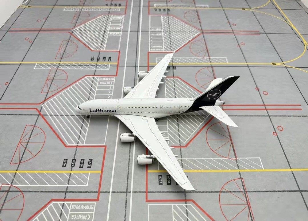 YY Airbus A380-800 Lufthansa aircraft model （分類：汽車模型）位於 Hong Kong。 由 dkrtd567 提交（商品編號 1450493174，圖片 2）。簡介： YY Wings -1:400 -Airbus A380-800 Lufthansa aircraft -Original packaging - Registration: D-AIMB(慕尼黑號)/D-AIMC(北京號) 襟翼版$330 標準版$310 交收地點可各大地鐵站 小本經營,多多體諒。
