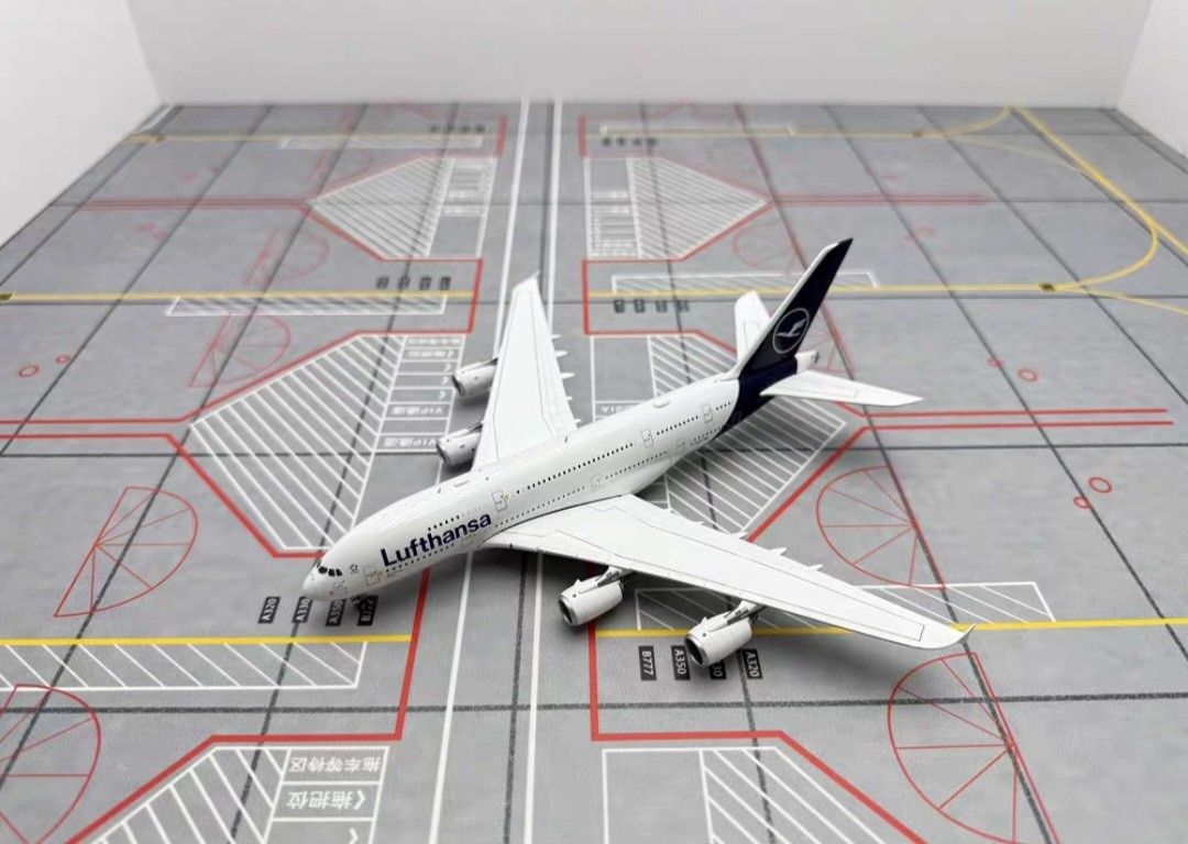 YY Airbus A380-800 Lufthansa aircraft model （分類：汽車模型）位於 Hong Kong。 由 dkrtd567 提交（商品編號 1450493174，圖片 3）。簡介： YY Wings -1:400 -Airbus A380-800 Lufthansa aircraft -Original packaging - Registration: D-AIMB(慕尼黑號)/D-AIMC(北京號) 襟翼版$330 標準版$310 交收地點可各大地鐵站 小本經營,多多體諒。