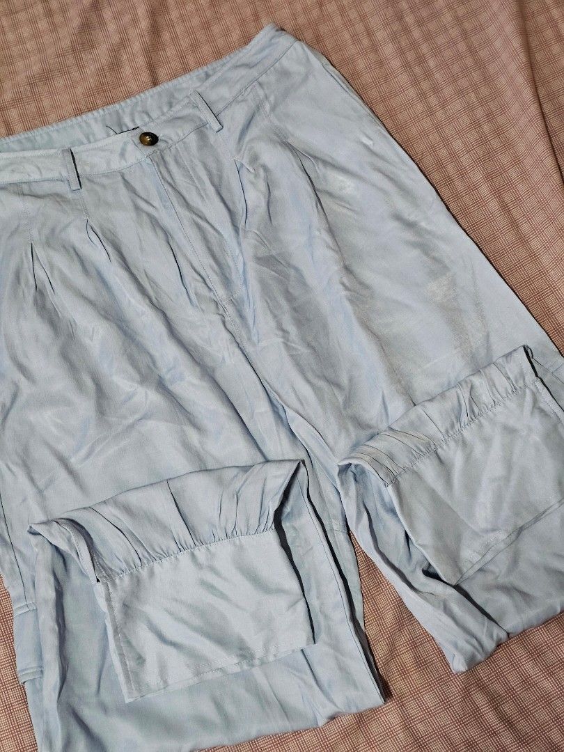 ZALORA Basics Cargo Jogger Pants [XL] (Category: Other Bottoms) located in Quezon City. Submitted by declutterwithnari (Listing ID 1450340702, Image 2). Description: ZALORA Basics Cargo Jogger Pants [size XL, L was the only option here in carousell 😔] - In good condition but only issue is it was altered around the waist area (i think pwede tastasan) - Size: XL DIMES 38.5 x 15.5" (31" waist might go up to 34" if tinastasan) MOP: GCash, GoTyme, Ma
