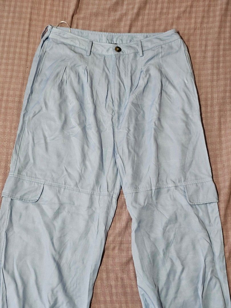 ZALORA Basics Cargo Jogger Pants [XL] (Category: Other Bottoms) located in Quezon City. Submitted by declutterwithnari (Listing ID 1450340702, Image 1). Description: ZALORA Basics Cargo Jogger Pants [size XL, L was the only option here in carousell 😔] - In good condition but only issue is it was altered around the waist area (i think pwede tastasan) - Size: XL DIMES 38.5 x 15.5" (31" waist might go up to 34" if tinastasan) MOP: GCash, GoTyme, Ma