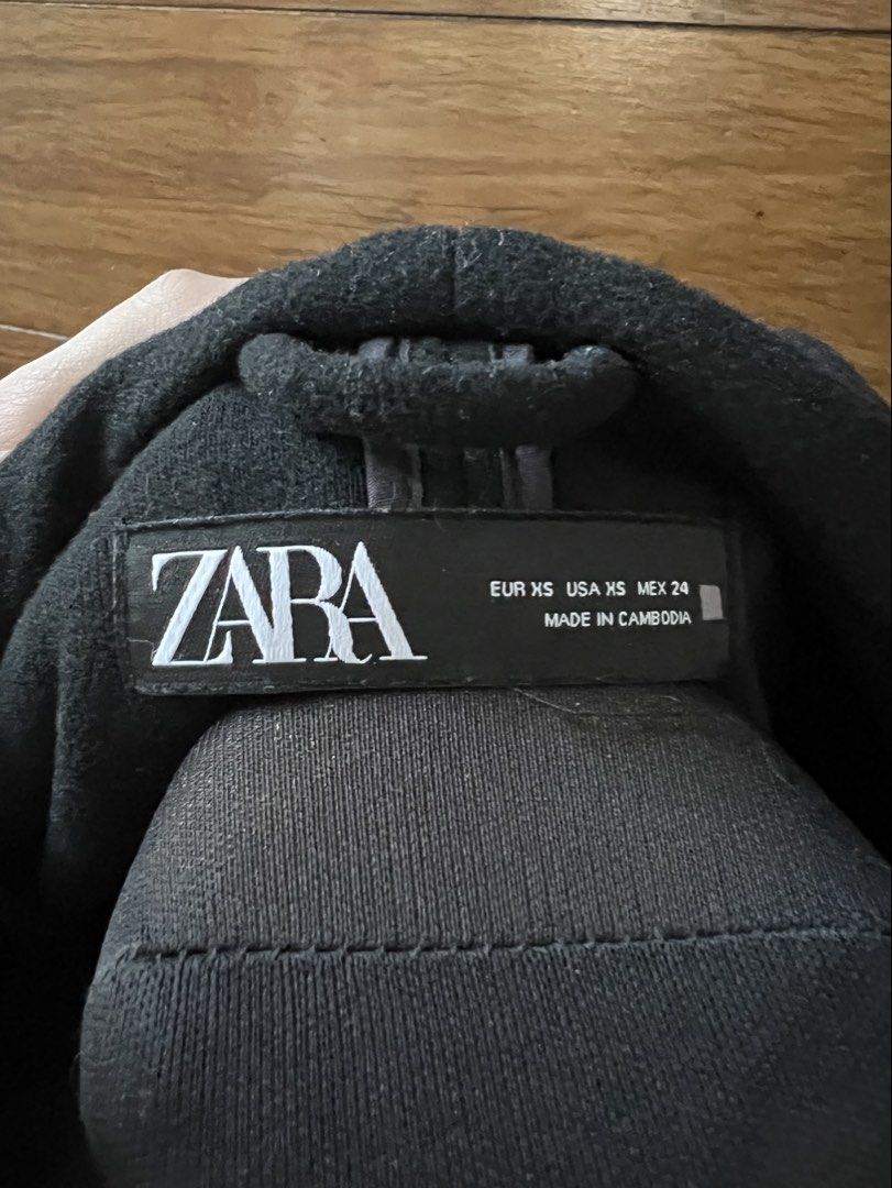 Zara Black Coat w Hood (Category: Coats, Jackets and Outerwear) located in San Juan City. Submitted by _jellyfish (Listing ID 1450412650, Image 3). Description: .