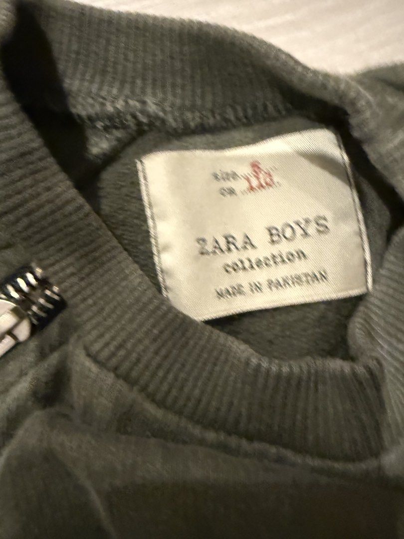由 hulululala (刊登 ID 1450457816，圖片 3) 提交，位於 新北市 (New Taipei) 的 Zara boys and Big Hearted size 5 Zara 男孩裝和 Big Hearted 5 碼 (類別：嬰兒及兒童流行時尚)，說明：2 Zara boys 1 big hearted 。