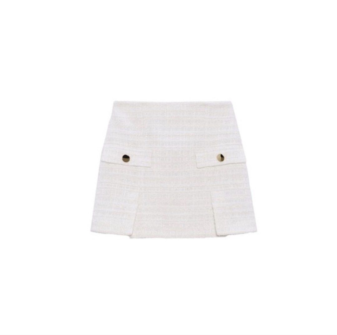 Zara White tweed mini skirt (Category: Skirts) located in San Simon. Submitted by katechicha96 (Listing ID 1450334469, Image 2). Description: .